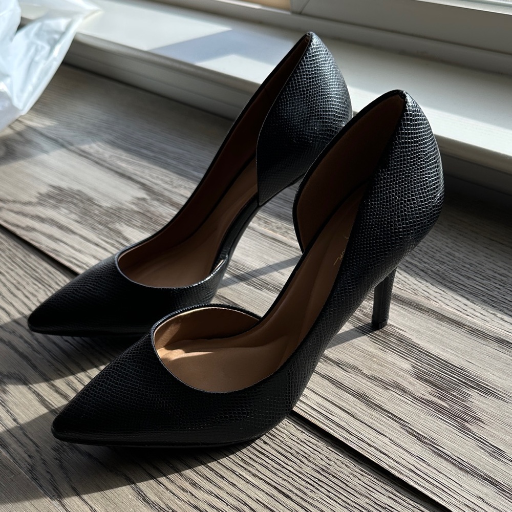 Jessica Simpson Black Textured Heels